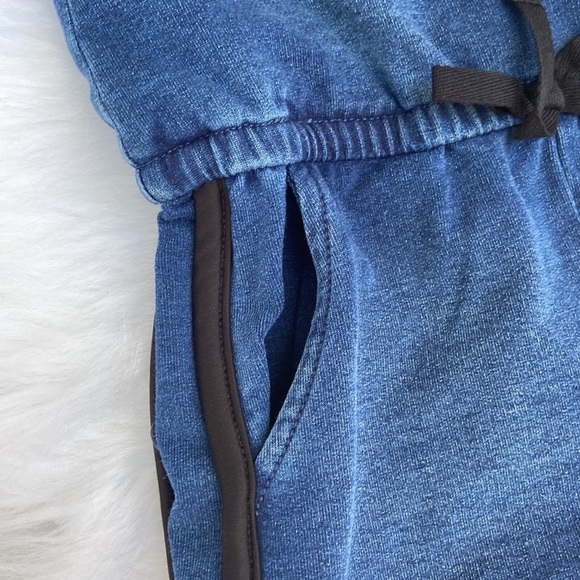 New GUESS - Picture 3 of 5